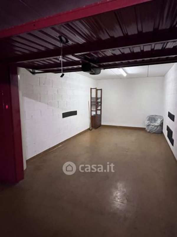 Box/posto auto in residenziale in Via Como 60