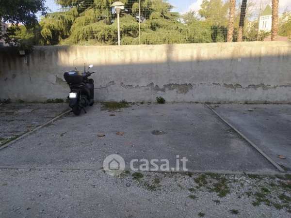 Box/posto auto in residenziale in Via Enrico Arlotta