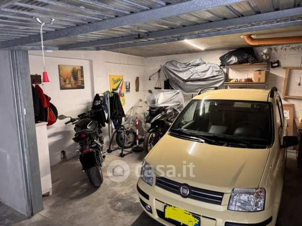 Box/posto auto in residenziale in Via dei Larici 1A