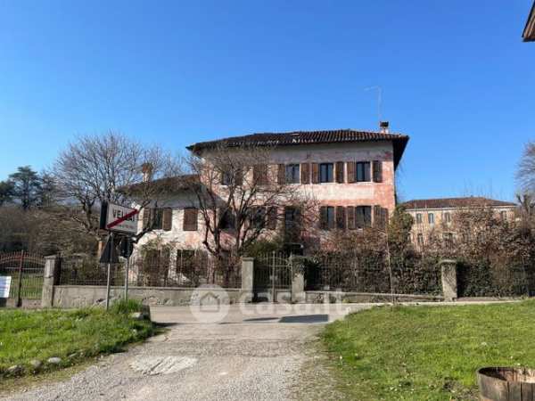 Villa in residenziale in Via Vellai 7