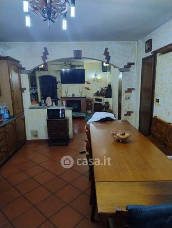 Casa indipendente in residenziale in 