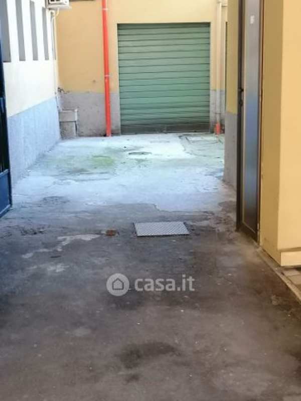Box/posto auto in residenziale in Via Leopoldo Pellas