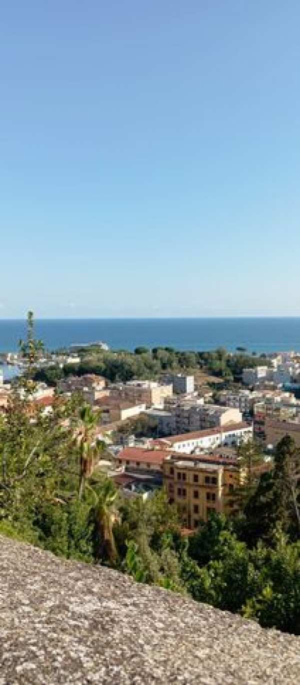 Casa bi/trifamiliare in residenziale in 
