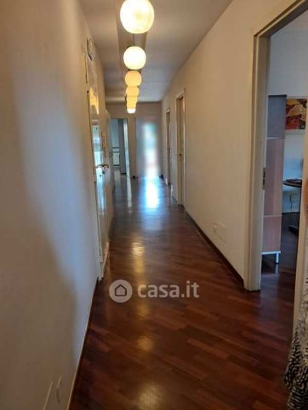 Ufficio in commerciale in Viale della Piramide Cestia