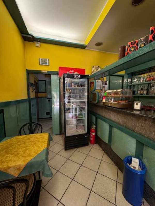 Negozio/locale commerciale in commerciale in Piazza Anita Garibaldi 9