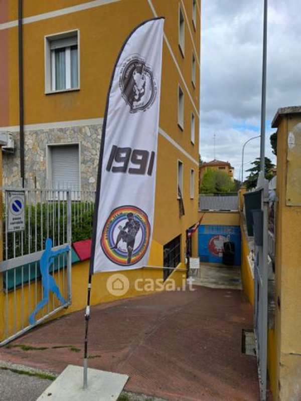 Negozio/locale commerciale in commerciale in Via Friuli - Venezia Giulia 4 /a