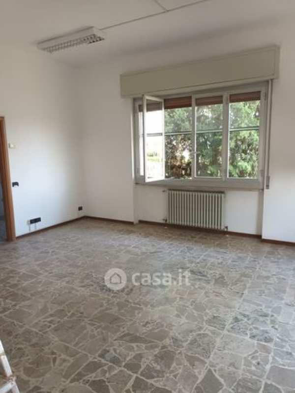 Ufficio in commerciale in Via bergamo