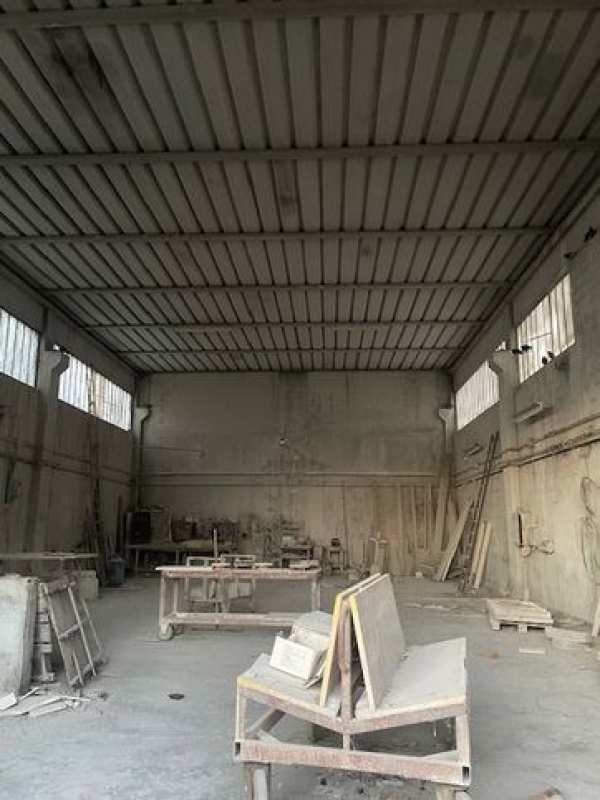 Capannone in commerciale in Via Biasuzzi