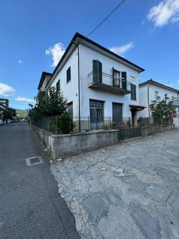 Casa indipendente in residenziale in Viale Michelangelo 9