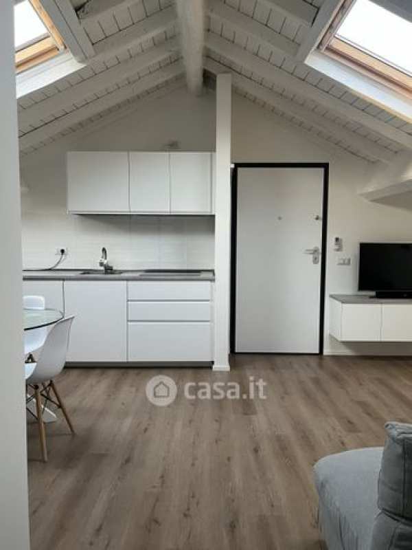 Appartamento in residenziale in Via San Dionigi 1