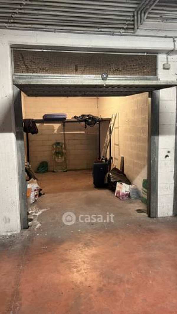 Box/posto auto in residenziale in Via della Farfalla 30