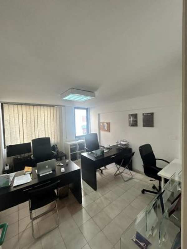 Ufficio in commerciale in Via Francesco Petrarca