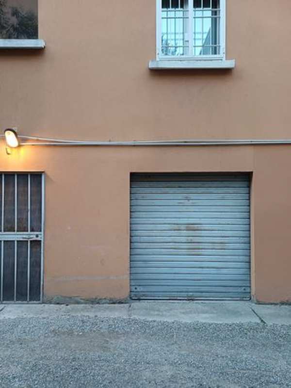 Box/posto auto in residenziale in Via Giuseppe Mezzofanti 42