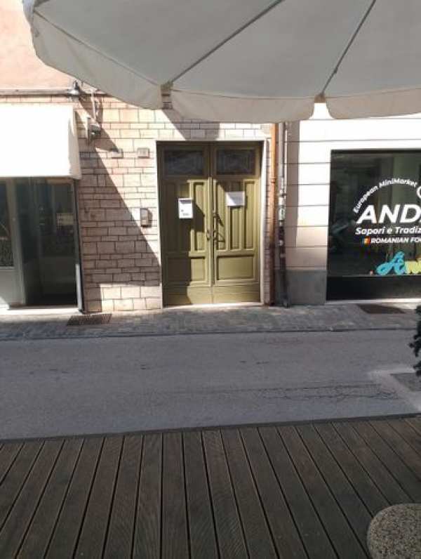 Ufficio in commerciale in Via Lodovico Grossi 19