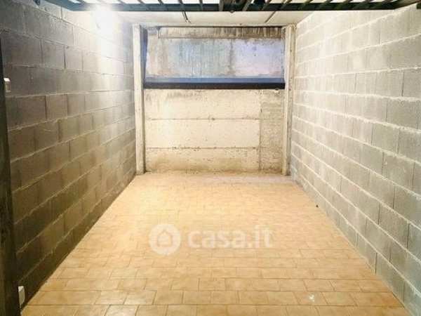Box/posto auto in residenziale in Via Vittorio Veneto 50
