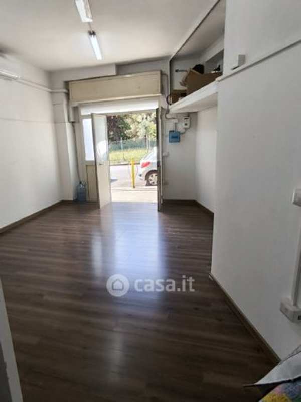 Negozio/locale commerciale in commerciale in Via Gabriele Jannelli 102
