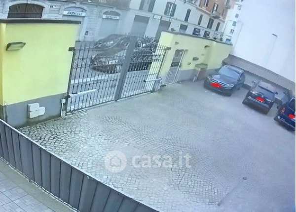 Box/posto auto in residenziale in Via Pietro Pomponazzi 1A