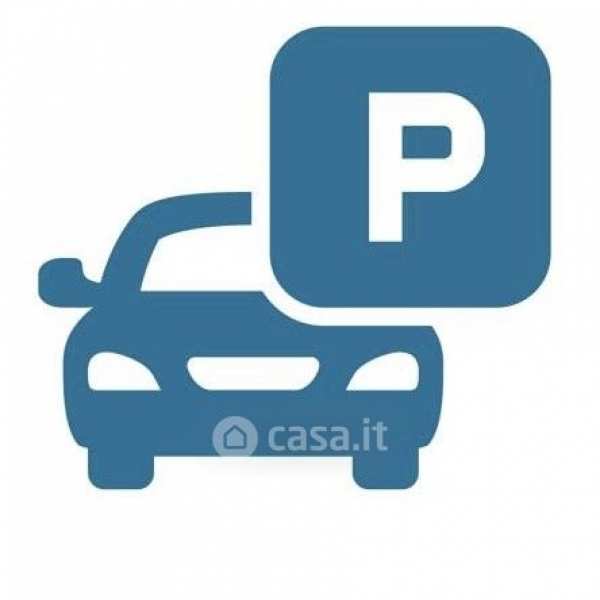 Box/posto auto in residenziale in Via Benedetto Varchi 38