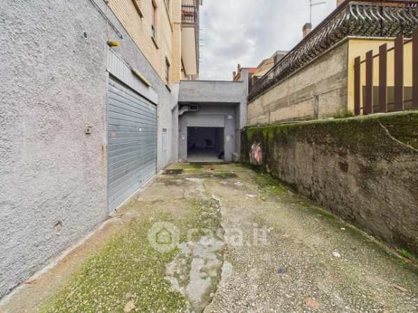 Negozio/locale commerciale in commerciale in Via di Tor San Giovanni 140