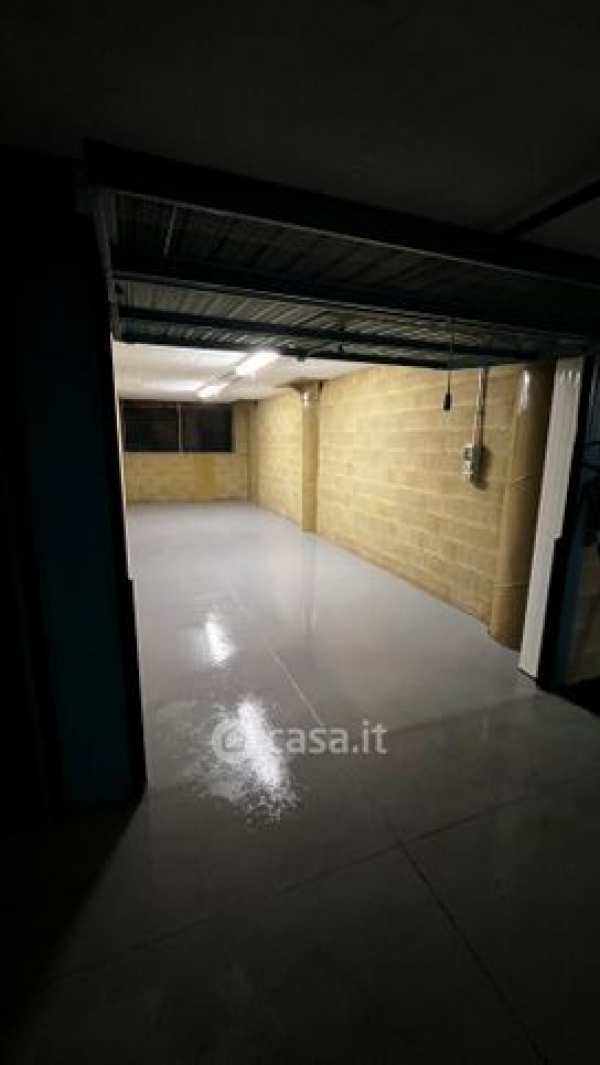 Box/posto auto in residenziale in Piazza Addis Abeba 9