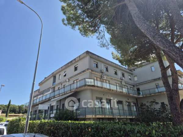 Ufficio in commerciale in Via Rodolfo Morandi 40