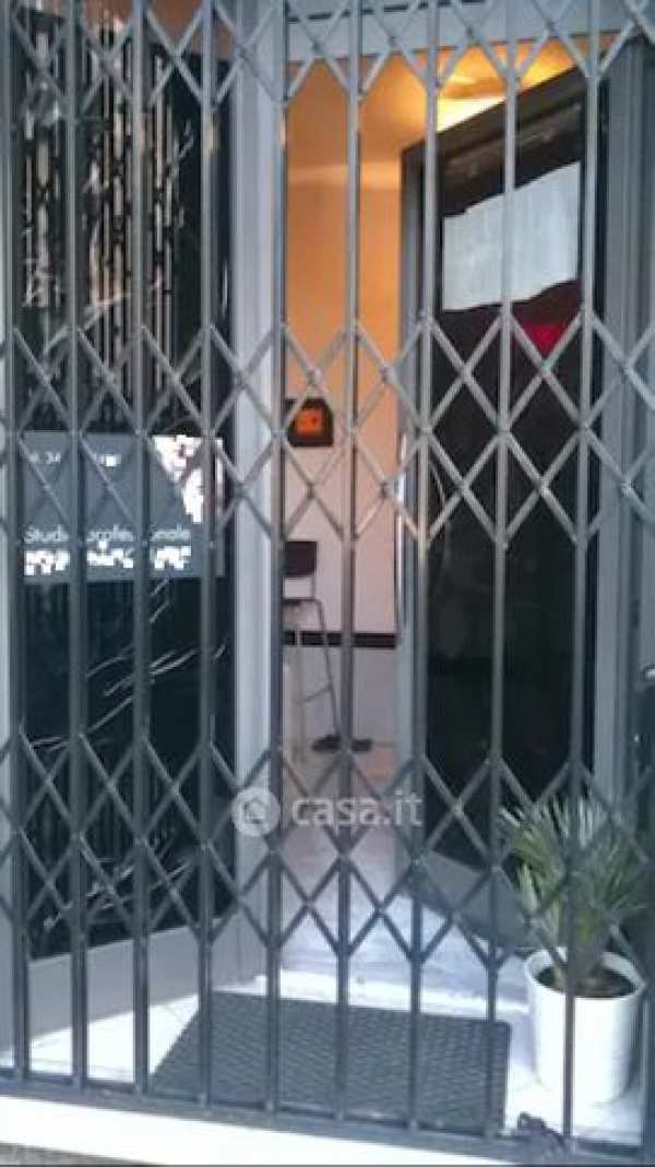 Negozio/locale commerciale in commerciale in Via del Campasso 5