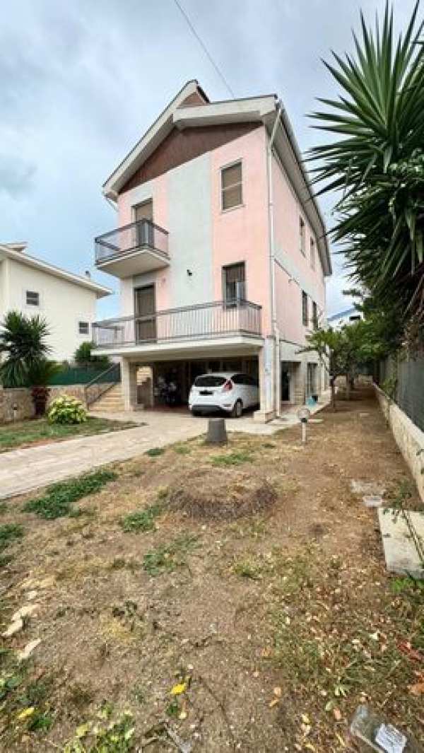 Appartamento in residenziale in Via Guglielmo da Siponto 5