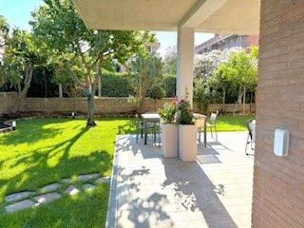 Appartamento in residenziale in Via delle Colonie