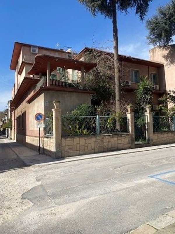 Casa indipendente in residenziale in Via Castelfidardo 153