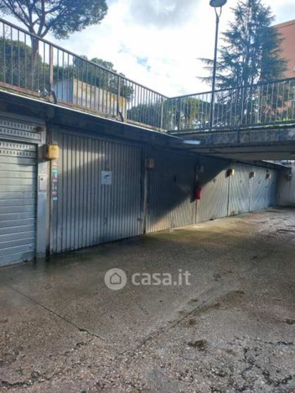 Box/posto auto in residenziale in Via Ercole Marazza 23