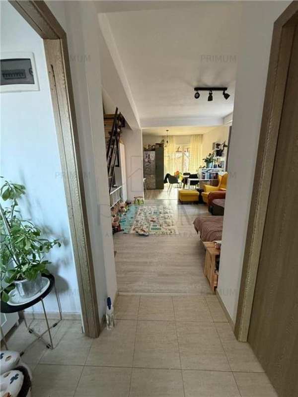 Utvin-partial mobilat si utilat- doua dormtioare cu balcon propriu