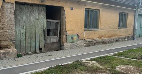 Casă de vânzare strada principală