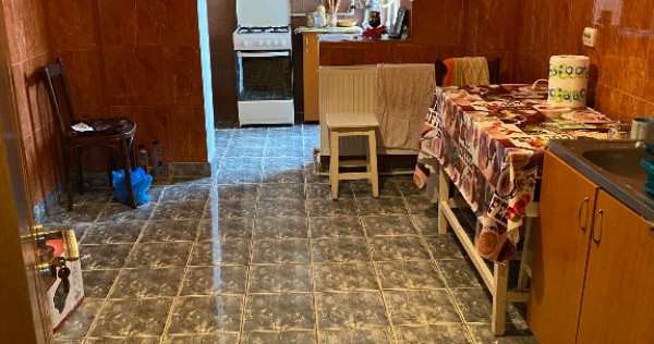 Vând apartament 4 camere