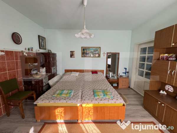 Casa cu 6 camere in soimus