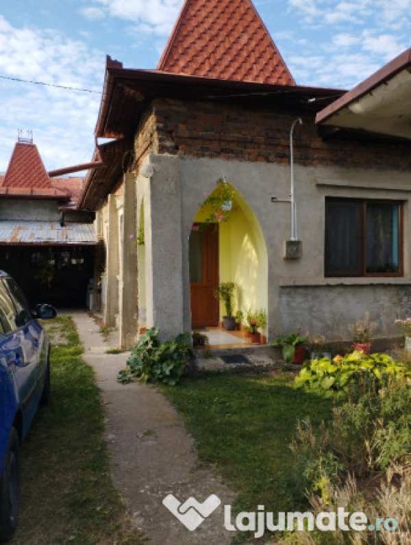 Vând casă cu grădină!