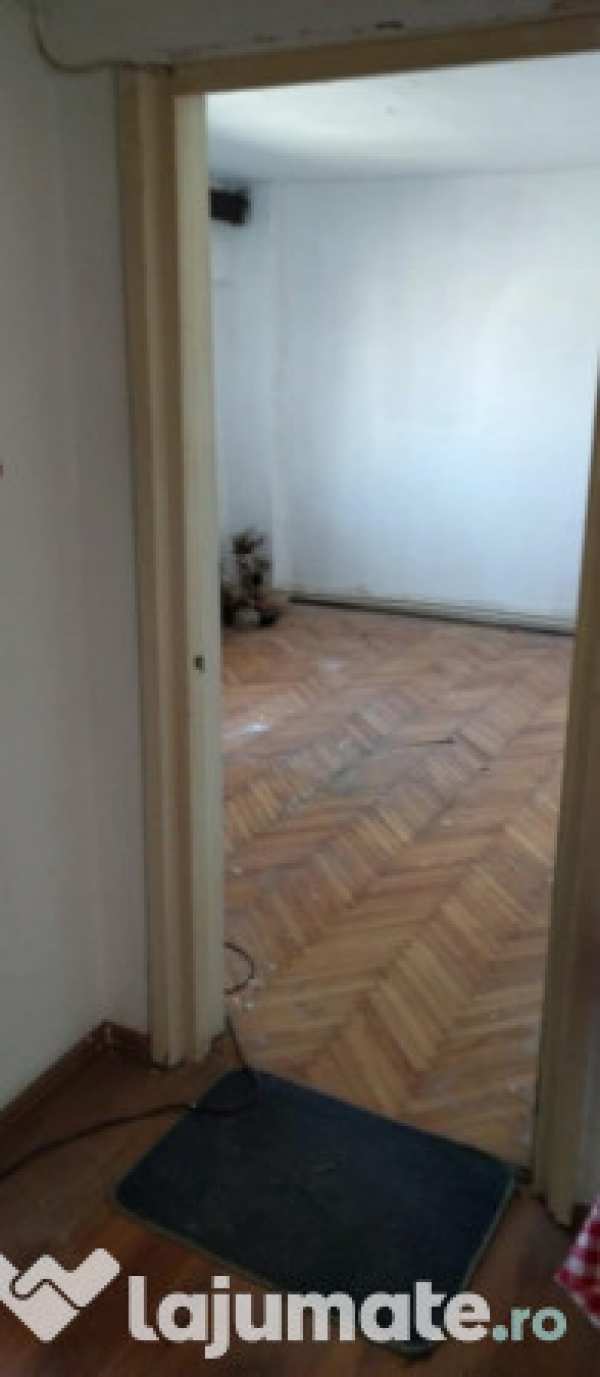 Apartament 4 camere decomandat