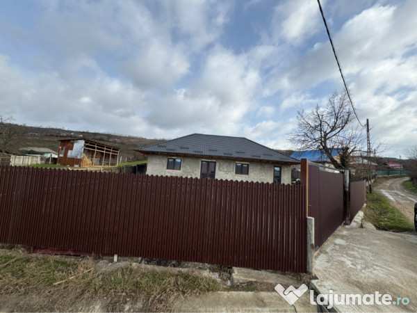Casa de vânzare la sat