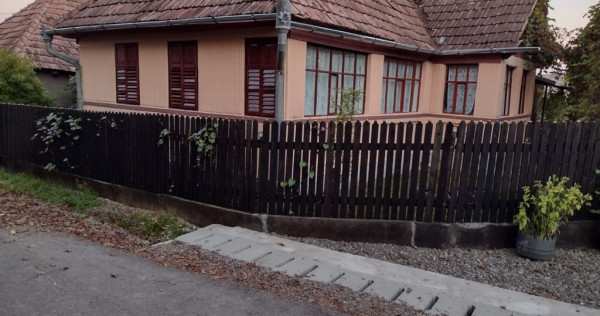 Vănd casă la țară