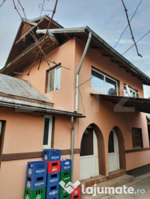 Gura ocniței casă de căramidă