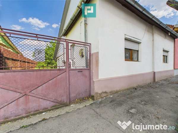 Casă de închiriat în zona uta