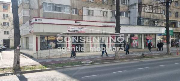 Se inchiriaza spatiu comercial , uniri sud , in suprafata de 121 mp .