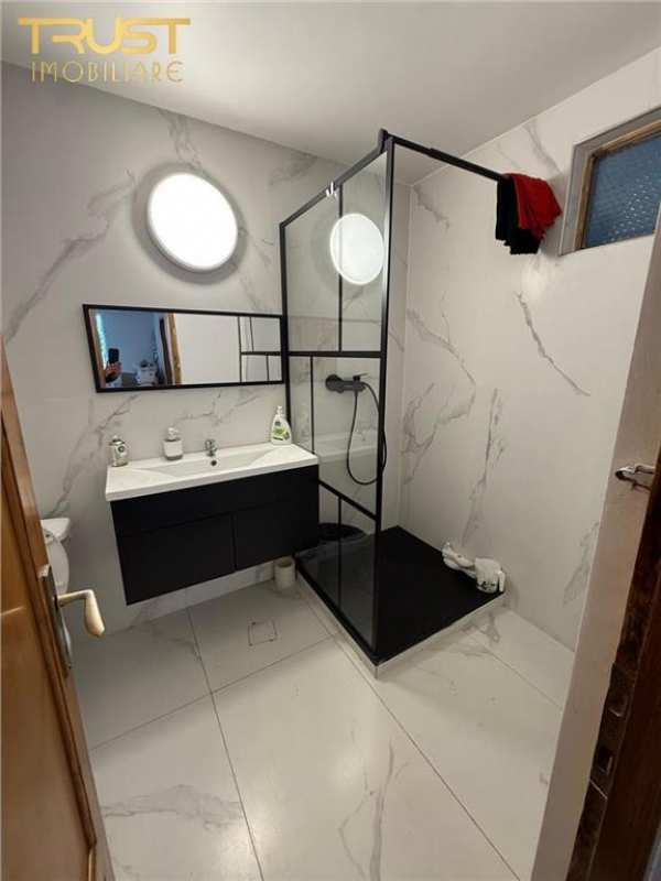 Casa pretabila cazare muncitori l  capacitate 6 persoane  l 330 m2 l  parcare