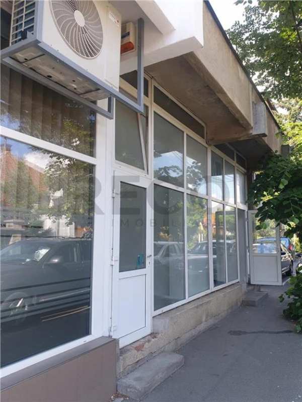 Spatiu comercial la vanzare in rogerius zona lacul rosu
