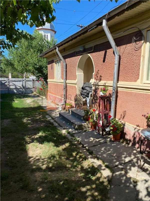 Casa tip parter zona centru