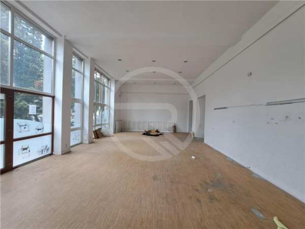 Spatiu comercial, 260 mp utili, situat in cartierul iris!