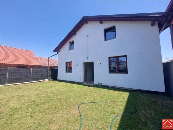 Casa parter cu pod mansardabil in livada