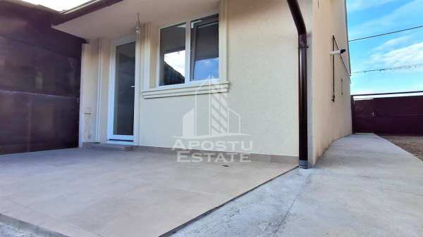 Casa renovata, mobilata, utilata, la curte comuna