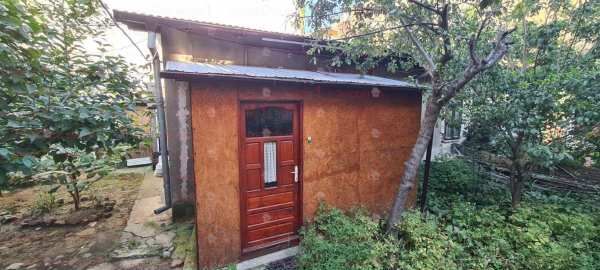 Casa individuala - garsoniera la curte ( curtea comuna) nicolae iorga piata romana
