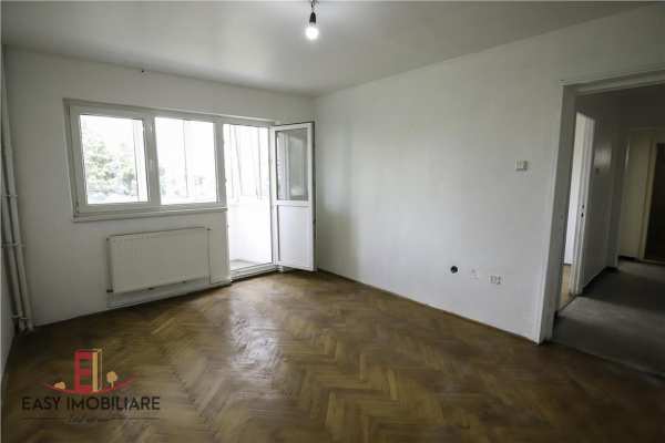 Apartament 3 camere etaj intermediar, bloc izolat,  2 balcoane, dambu pietros