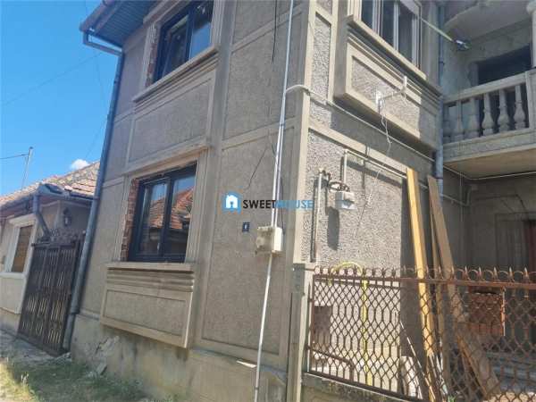 Casa cu  etaj de vanzare in fagaras zona centrala